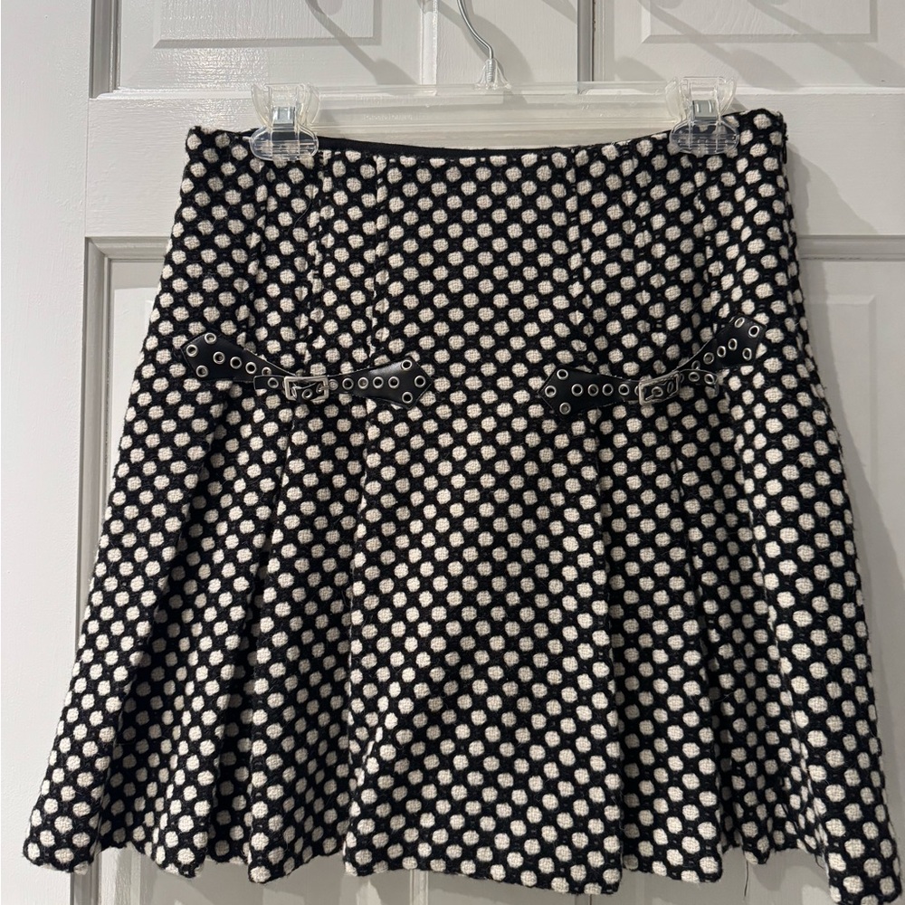 TIBI New York wool black and white skirt.  A classic
Black leather buckles.